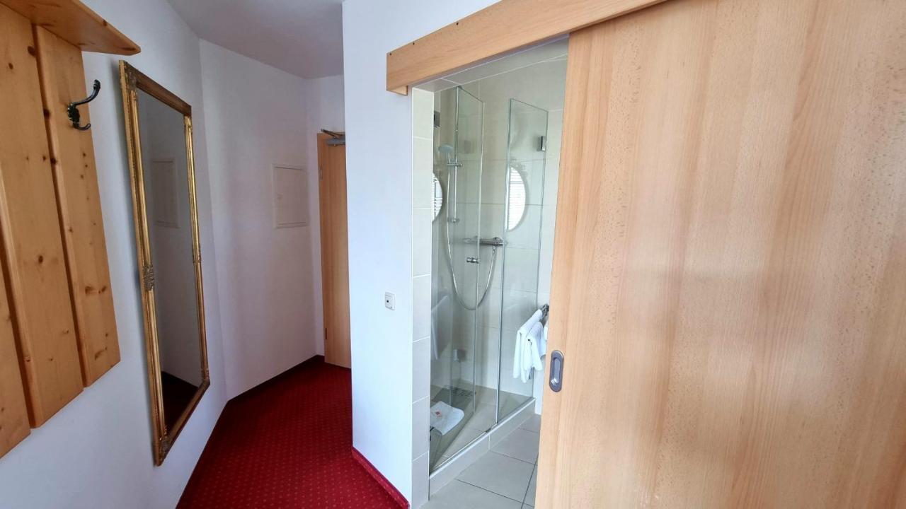 Hotel Gasthof Weisser Loewe Burgthann Екстер'єр фото