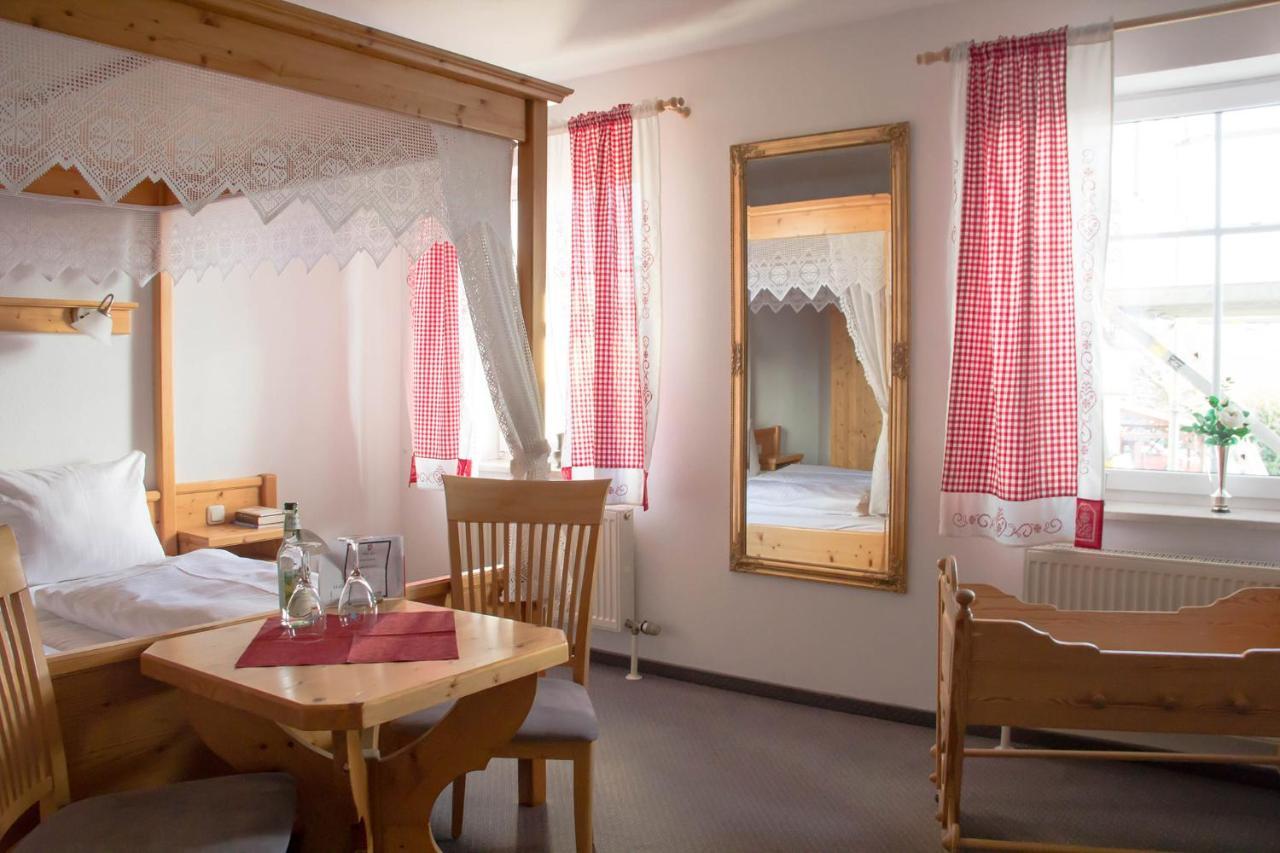 Hotel Gasthof Weisser Loewe Burgthann Екстер'єр фото