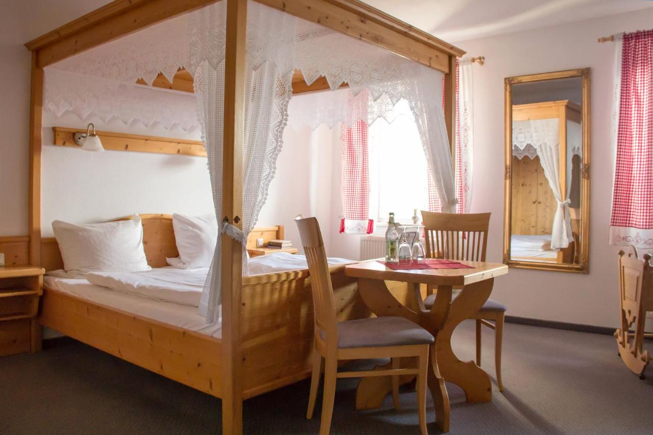 Hotel Gasthof Weisser Loewe Burgthann Екстер'єр фото
